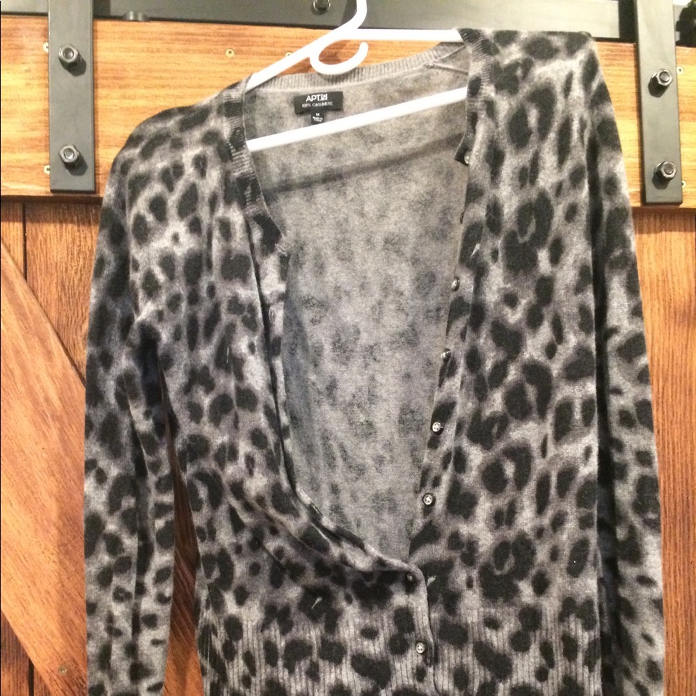 Leopard sweater button long sleeve